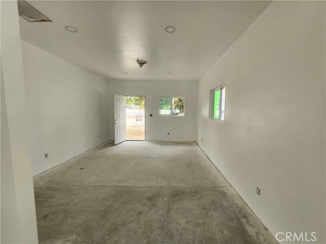 Detail Gallery Image 14 of 15 For 19380 Quebec Ave, Corona,  CA 92881 - 2 Beds | 2 Baths