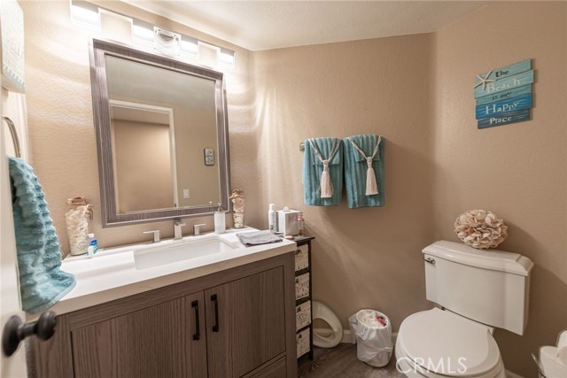 Detail Gallery Image 18 of 56 For 10 Valley Crest Rd, Simi Valley,  CA 93065 - 3 Beds | 2/1 Baths