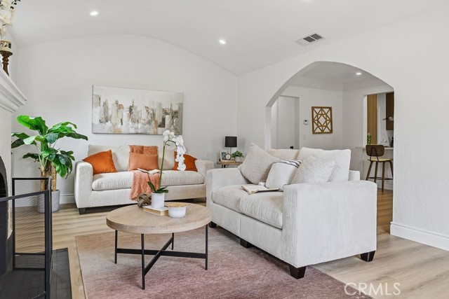 Detail Gallery Image 10 of 44 For 6119 Haas, Los Angeles,  CA 90047 - 3 Beds | 2/1 Baths