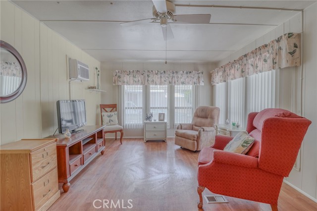 12995 6th, Yucaipa CA: https://media.crmls.org/medias/5e94143a-d51f-4afa-8596-a49fa8914cf5.jpg