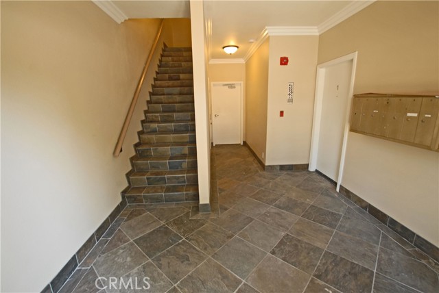 Detail Gallery Image 2 of 12 For 17330 Chatsworth St, Granada Hills,  CA 91344 - 2 Beds | 2 Baths