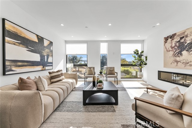 Detail Gallery Image 2 of 27 For 11341 Pearl St, Los Angeles,  CA 90064 - 4 Beds | 4/1 Baths