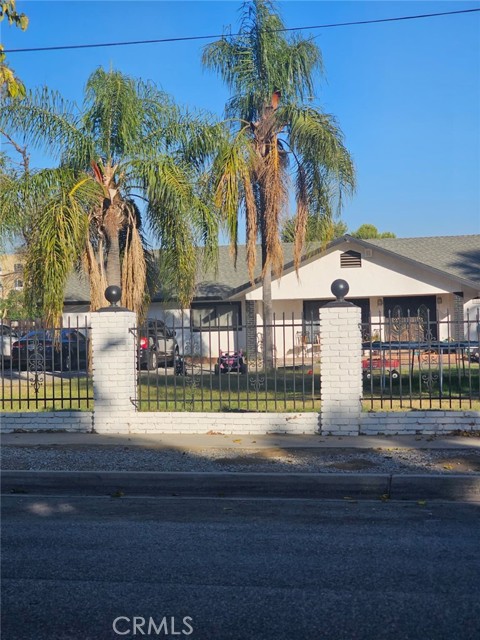 Detail Gallery Image 4 of 5 For 10641 Juniper, Fontana,  CA 92337 - 4 Beds | 2 Baths