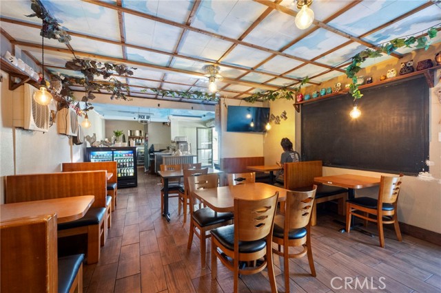 8111 Foothill Boulevard, Rancho Cucamonga CA: https://media.crmls.org/medias/5e95b2fe-1935-4002-957d-a0a64a944f09.jpg