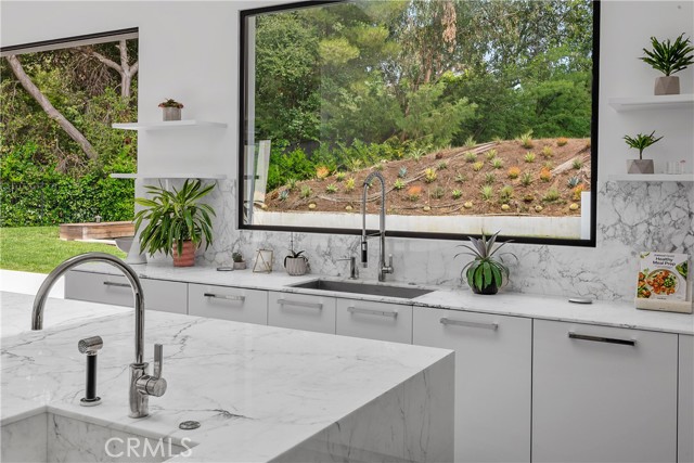 9924 Liebe Drive, Beverly Hills CA: https://media.crmls.org/medias/5e965b2e-9425-4578-a6a6-d8b9601e3e69.jpg