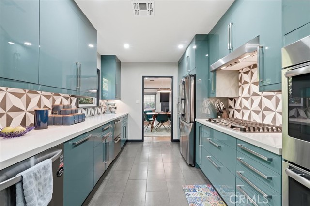 Detail Gallery Image 14 of 34 For 4415 Lime, Long Beach,  CA 90807 - 4 Beds | 3 Baths