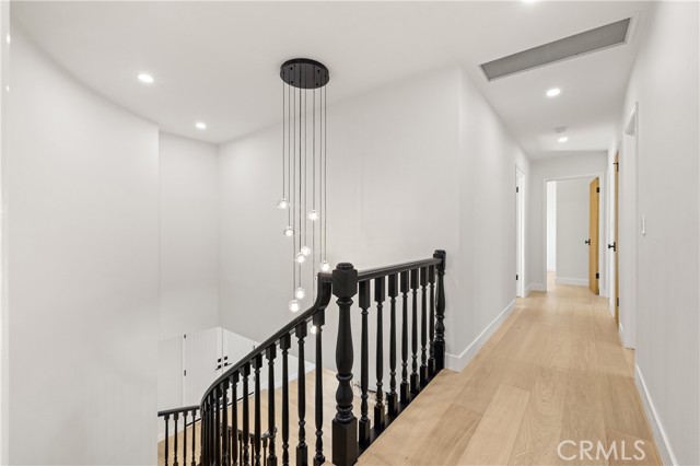 Detail Gallery Image 29 of 46 For 5340 Edgeware Dr, Calabasas,  CA 91301 - 5 Beds | 3 Baths