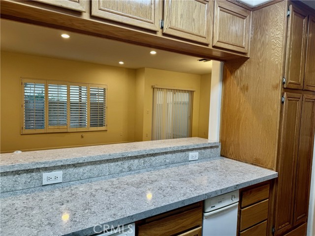 Detail Gallery Image 8 of 26 For 18930 Sherman Way #17,  Reseda,  CA 91335 - 4 Beds | 3 Baths