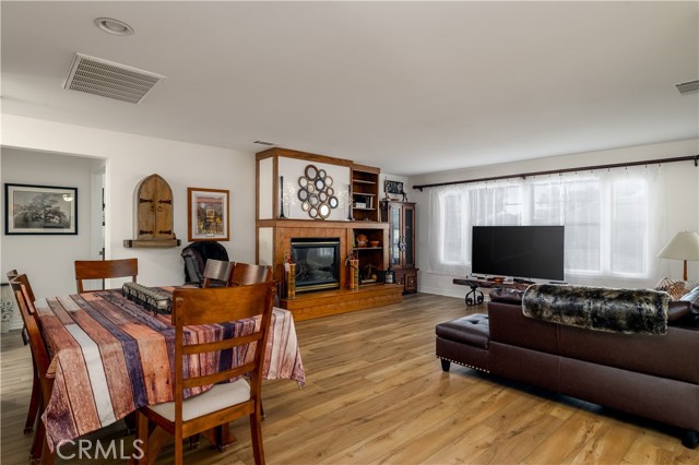 Detail Gallery Image 6 of 35 For 1057 Clubhouse Dr, Hemet,  CA 92545 - 2 Beds | 2 Baths