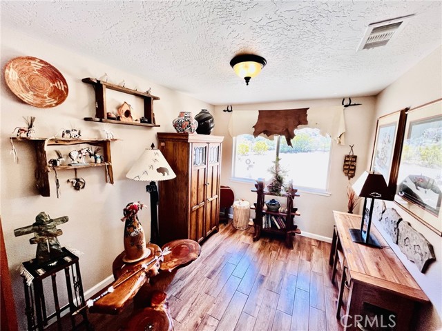 24212 Kansa Road, Apple Valley CA: https://media.crmls.org/medias/5e9859c6-d6f7-4478-97d9-38c22b1be053.jpg