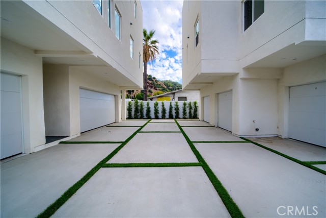 Detail Gallery Image 4 of 19 For 257 S Avenue 54 #1/4,  Los Angeles,  CA 90042 - 4 Beds | 4/1 Baths