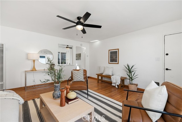 5536 Linden Avenue, Long Beach CA: https://media.crmls.org/medias/5e99940d-bcb2-4405-a371-ca9858e4a1e2.jpg