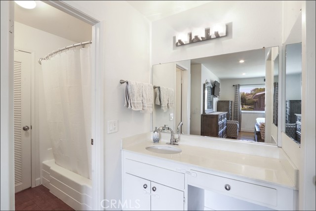 23068 Via Cereza, Mission Viejo CA: https://media.crmls.org/medias/5e99ab5e-fbc7-449a-add1-4feda8813b46.jpg