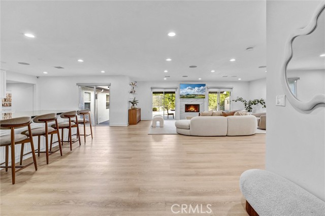 Detail Gallery Image 7 of 46 For 23245 Gonzales Dr, Woodland Hills,  CA 91367 - 5 Beds | 3 Baths