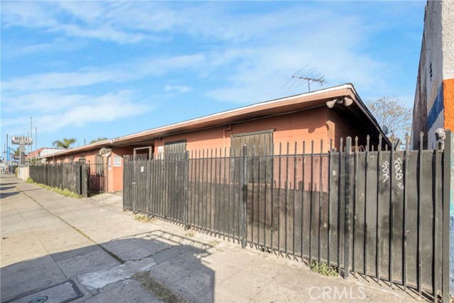 Detail Gallery Image 6 of 17 For 10108 S Figueroa, Los Angeles,  CA 90003 - – Beds | – Baths