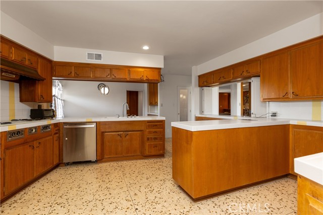 Detail Gallery Image 10 of 46 For 4955 Southridge Ave, View Park,  CA 90043 - 4 Beds | 4/1 Baths