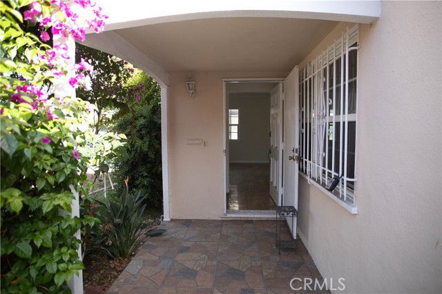 Detail Gallery Image 4 of 51 For 9726 Kauffman Ave, South Gate,  CA 91355 - 2 Beds | 1 Baths