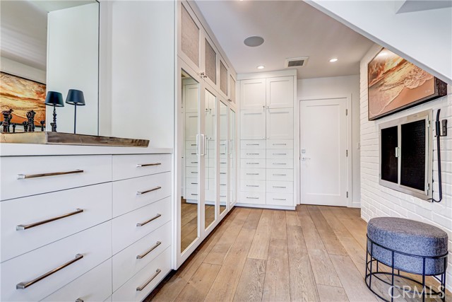 316 5th Street, Manhattan Beach CA: https://media.crmls.org/medias/5e9c9de6-dd92-45ef-886e-a60dfaeadcc5.jpg