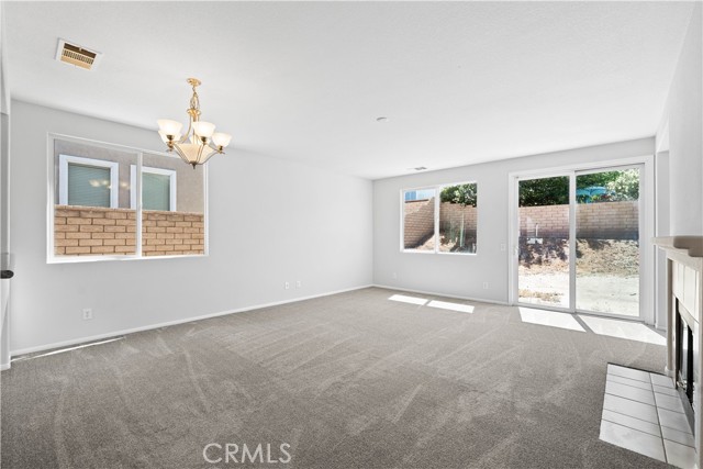 Detail Gallery Image 4 of 32 For 36521 Silverado Dr, Palmdale,  CA 93550 - 3 Beds | 2 Baths