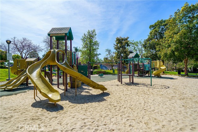 Detail Gallery Image 38 of 40 For 24772 Weyburn, Laguna Hills,  CA 92653 - 4 Beds | 2/1 Baths