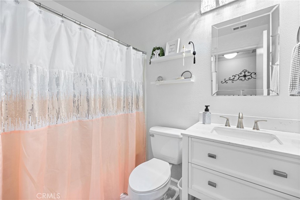 https://media.crmls.org/medias/5e9e039a-34db-491c-9c36-ccde4bce6d43.jpg?preset=X-Large