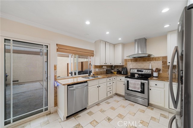 201 W Alton Ave, Santa Ana CA: https://media.crmls.org/medias/5e9ec870-55bd-46a2-836a-28a71766c35e.jpg
