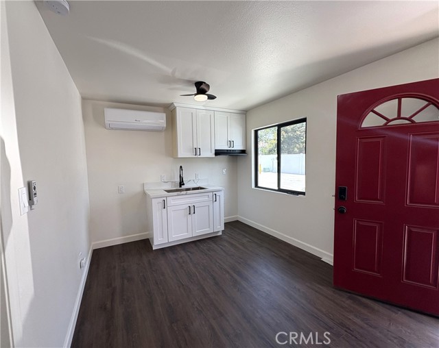 15356 Merrill Avenue, Fontana CA: https://media.crmls.org/medias/5e9eca59-45a7-422d-9ddf-b88d8138329f.jpg