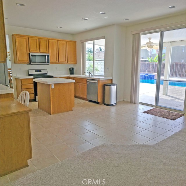 Detail Gallery Image 9 of 32 For 31935 Violet Dr, Winchester,  CA 92596 - 4 Beds | 3 Baths