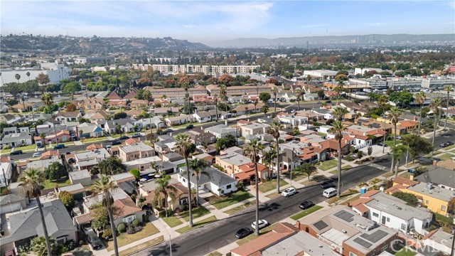 3945 S Norton Avenue, Los Angeles CA: https://media.crmls.org/medias/5e9f35f8-3cef-4236-8040-32c14cffb054.jpg
