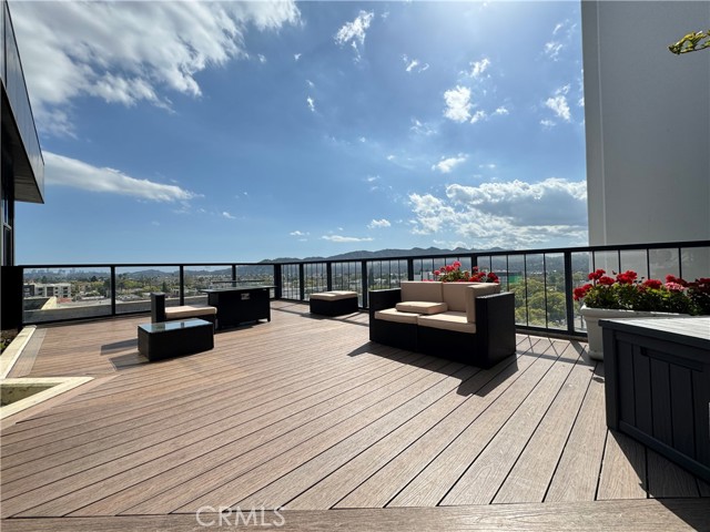 Detail Gallery Image 11 of 68 For 345 Pioneer Dr Ph5,  Glendale,  CA 91203 - 2 Beds | 2 Baths