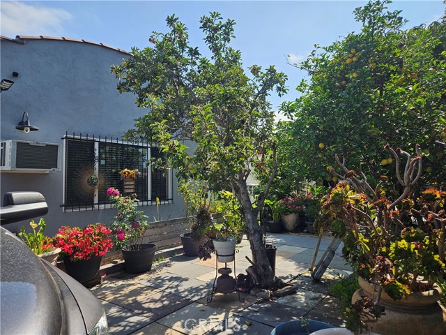 Detail Gallery Image 2 of 15 For 1722 W 60th Pl, Los Angeles,  CA 90047 - – Beds | – Baths