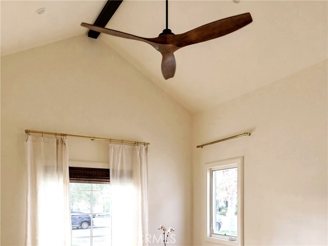 2932 Edgehill photo 23