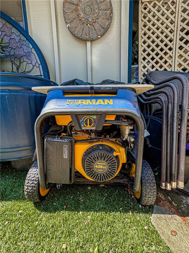 https://media.crmls.org/medias/5ea1b00e-f2a6-4997-a760-2796702d35f7.jpg?preset=X-Large