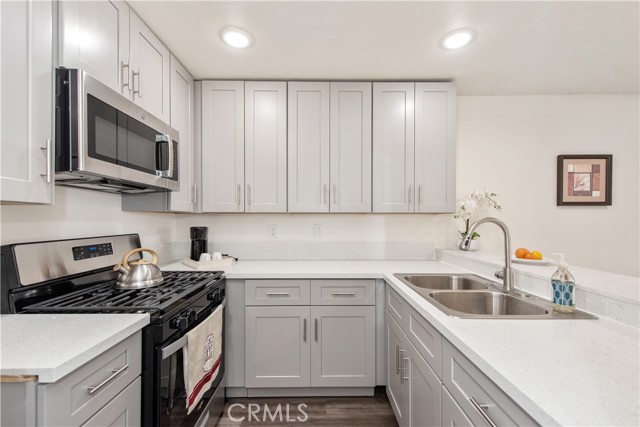 Detail Gallery Image 1 of 24 For 450 E 4th #416,  Santa Ana,  CA 92701 - 2 Beds | 2 Baths
