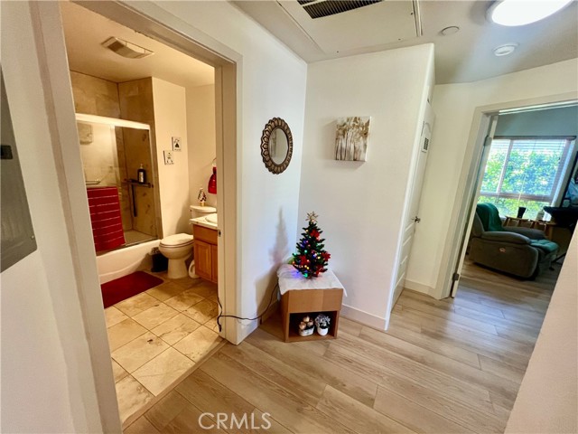 Detail Gallery Image 7 of 15 For 1515 Grismer Ave #102,  Burbank,  CA 91504 - 2 Beds | 2 Baths