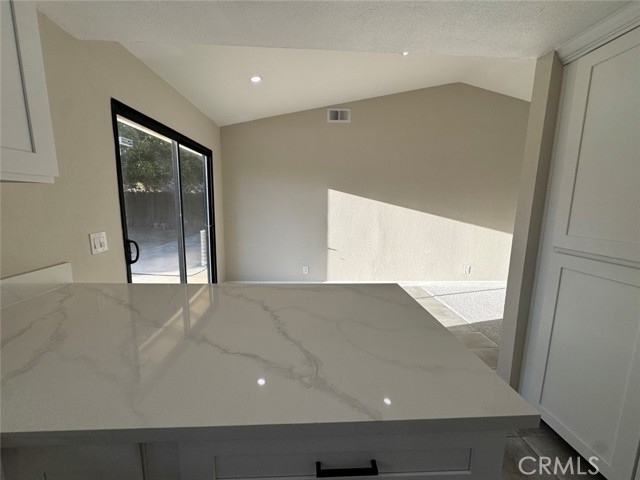 15012 Chuparosa, Victorville CA: https://media.crmls.org/medias/5ea2df1b-d9af-4003-bb2e-adaeabefad05.jpg