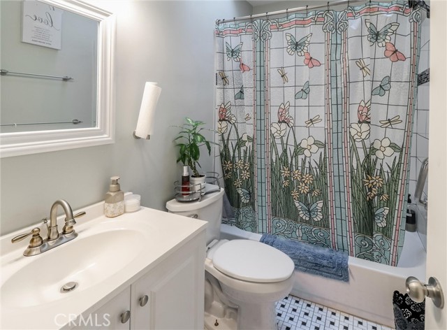 Detail Gallery Image 13 of 16 For 2026 W 94th Pl, Los Angeles,  CA 90047 - 4 Beds | 2 Baths