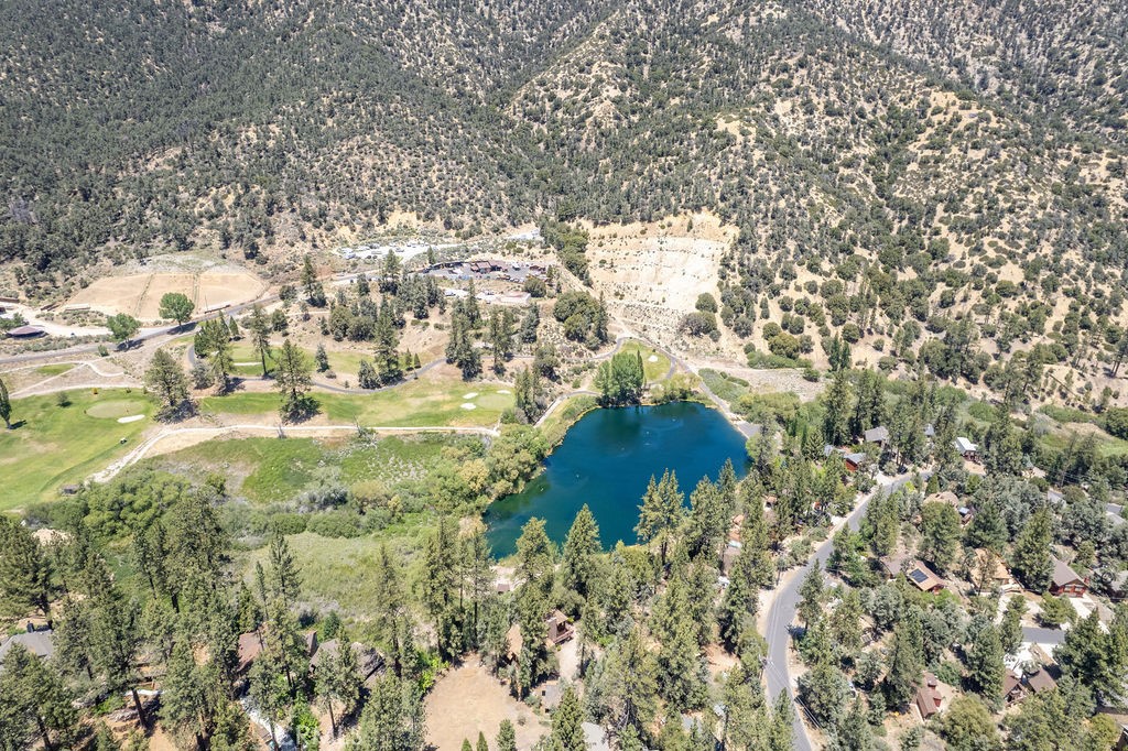 https://media.crmls.org/medias/5ea60159-29ee-405f-9f2f-26977f4f2d5b.jpg?preset=X-Large
