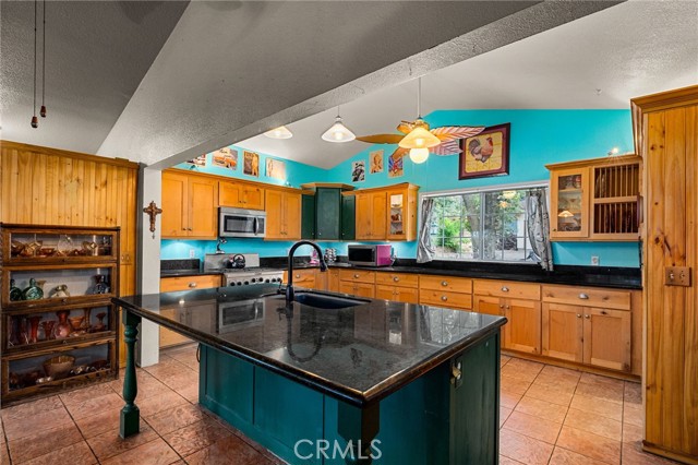 Detail Gallery Image 4 of 28 For 24950 Sunset Dr, Crestline,  CA 92325 - 3 Beds | 2 Baths