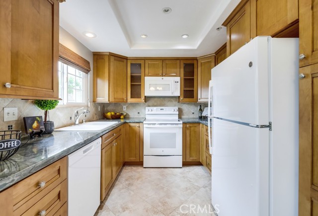 253 Gallery Way, Tustin CA: https://media.crmls.org/medias/5ea65b5d-4b5a-4b6e-922d-054e4138828f.jpg