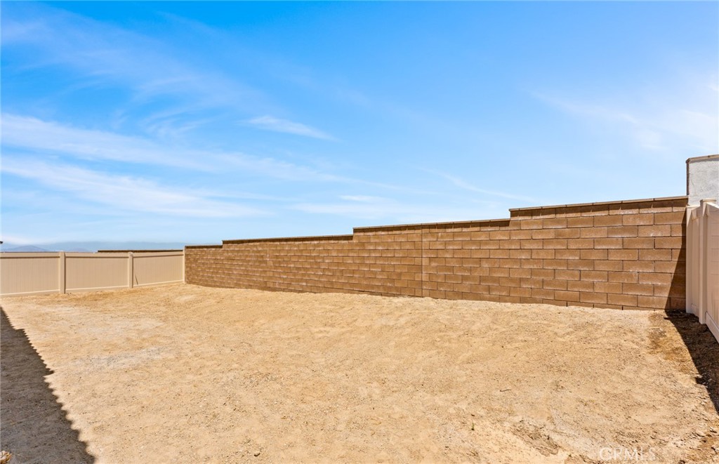 https://media.crmls.org/medias/5ea6fbf5-4665-48c6-879e-de39d9ac08d1.jpg?preset=X-Large