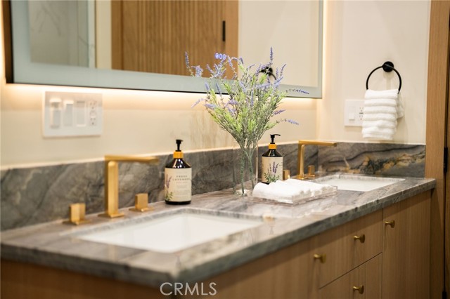 1721 Oak Avenue, Manhattan Beach CA: https://media.crmls.org/medias/5ea73459-e2fe-4f70-a7b3-594421feea7f.jpg