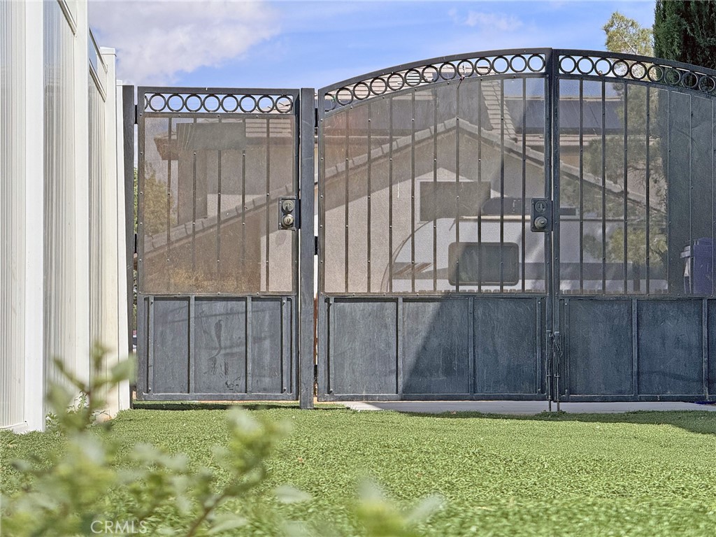 https://media.crmls.org/medias/5ea7e7db-182d-4f96-b5c5-6d81d3aa64c2.jpg?preset=X-Large
