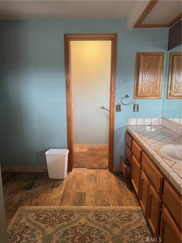 https://media.crmls.org/medias/5ea80b40-66d4-4b1d-b389-47284cb0aafe.jpg?preset=X-Large