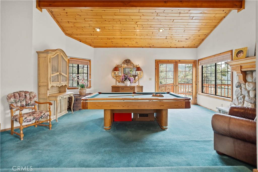 https://media.crmls.org/medias/5ea8fb19-74b3-445c-9124-d3c6479d1b75.jpg?preset=X-Large