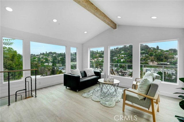 Detail Gallery Image 3 of 13 For 3819 Sunset Dr, Los Angeles,  CA 90027 - 3 Beds | 2 Baths