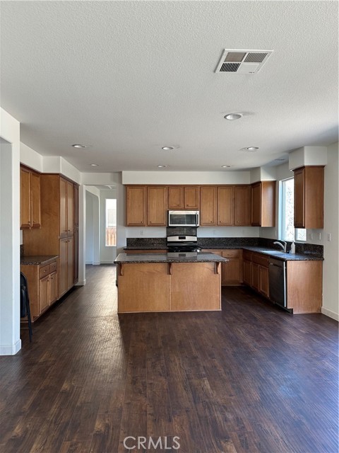 Detail Gallery Image 5 of 15 For 29794 Winter Hawk, Menifee,  CA 92586 - 5 Beds | 3 Baths