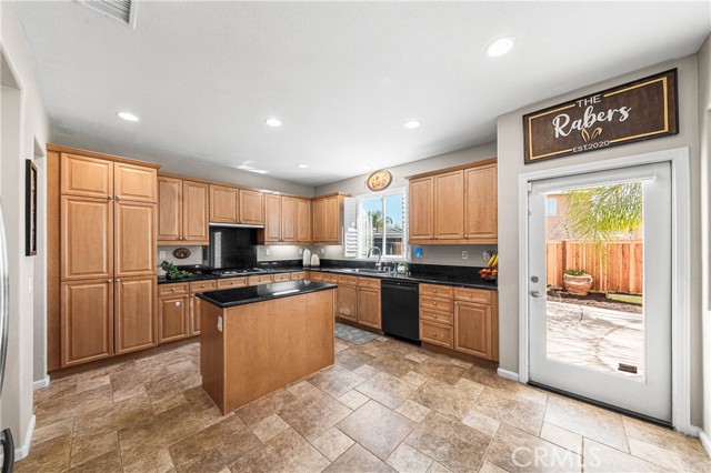 Detail Gallery Image 3 of 38 For 31923 Corte De Pinos, Winchester,  CA 92596 - 4 Beds | 3/1 Baths