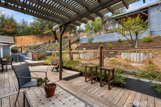 Detail Gallery Image 22 of 29 For 19419 Oxnard St, Tarzana,  CA 91356 - 4 Beds | 4 Baths