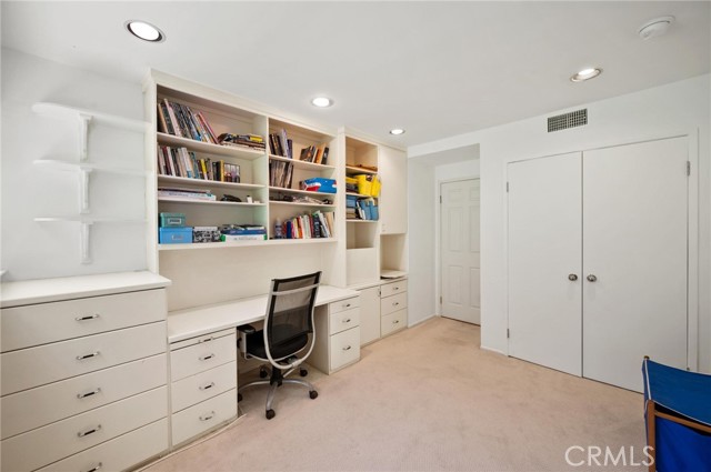 17034 Escalon Drive, Encino CA: https://media.crmls.org/medias/5eaa3aea-58c0-40f0-9492-f0467b516fb5.jpg